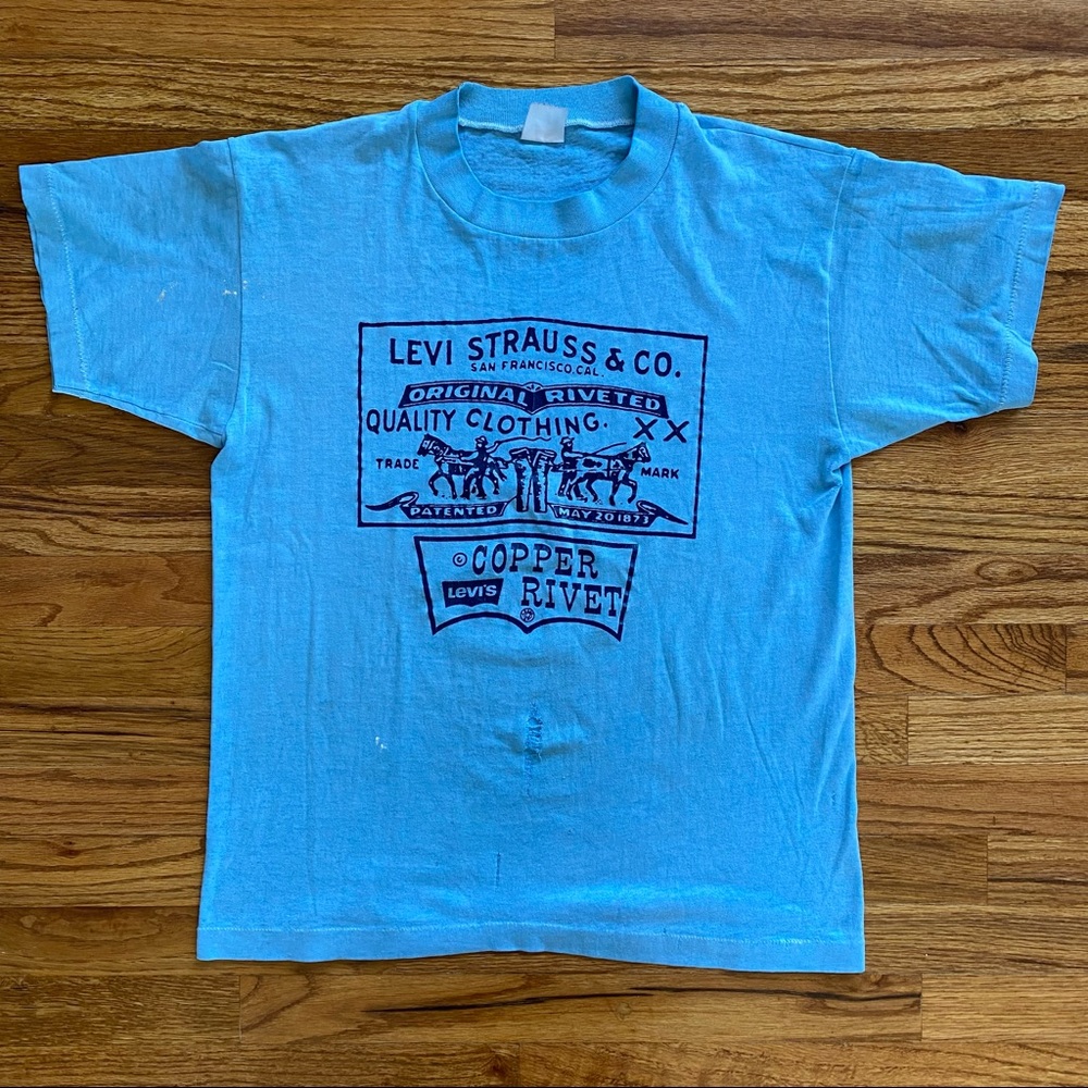 Vintage Single Stitch Levi’s Blue T-Shirt Size Medium
